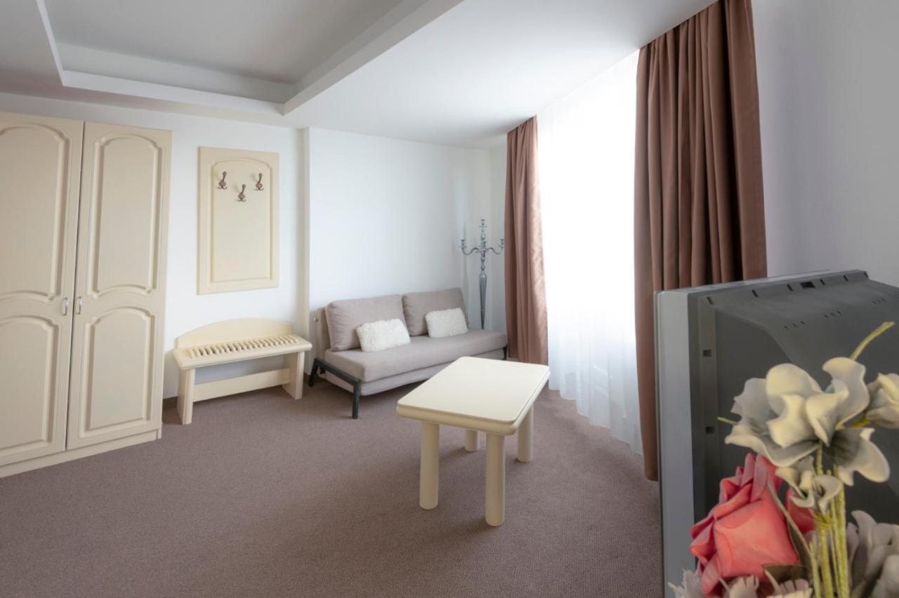 Hotel Randy كونستانتا المظهر الخارجي الصورة