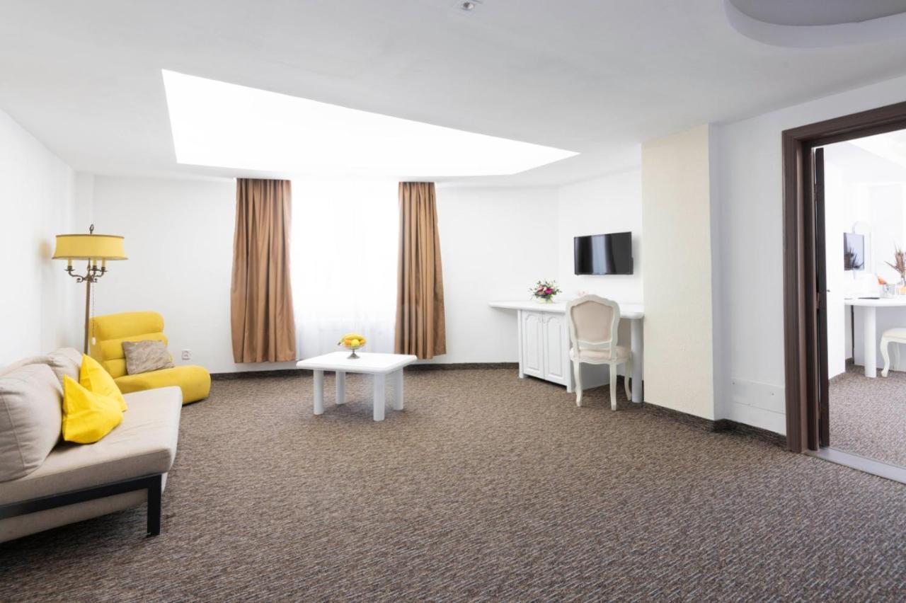 Hotel Randy كونستانتا المظهر الخارجي الصورة