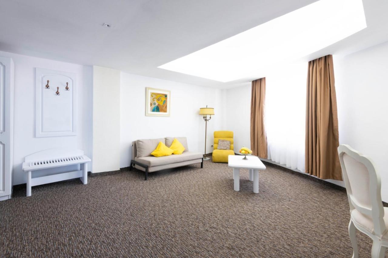 Hotel Randy كونستانتا المظهر الخارجي الصورة
