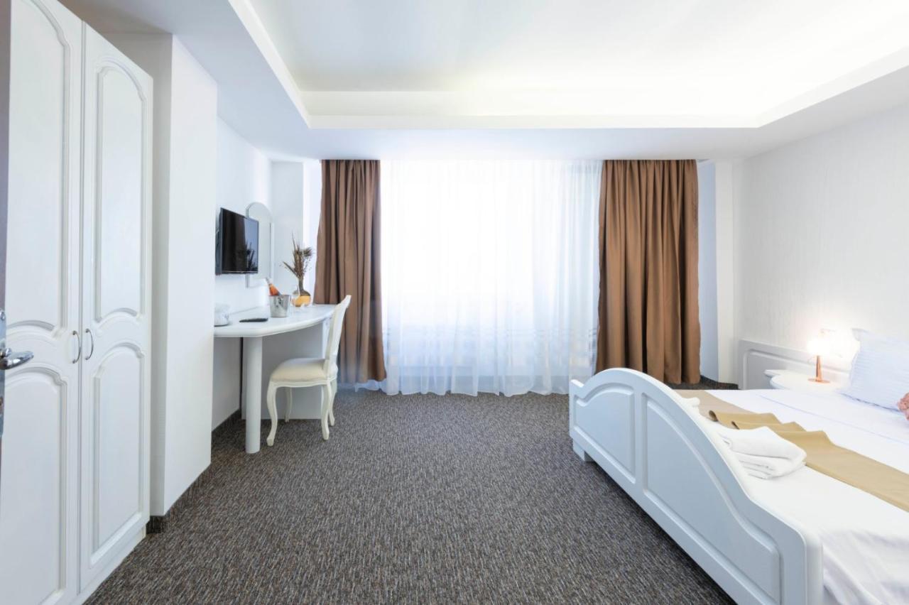 Hotel Randy كونستانتا المظهر الخارجي الصورة