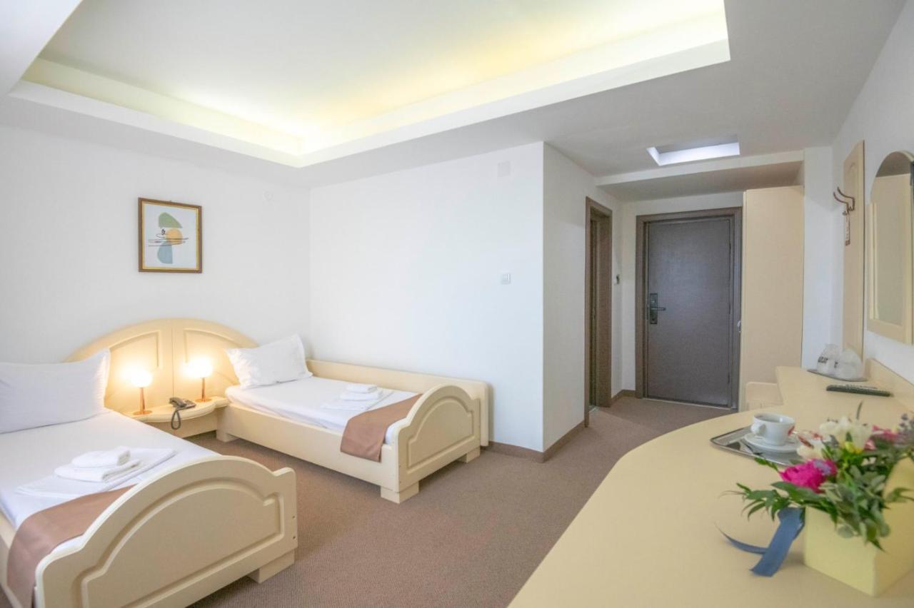 Hotel Randy كونستانتا المظهر الخارجي الصورة